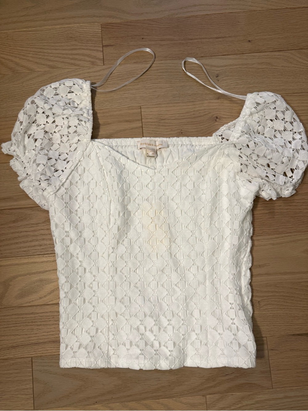 White Lace Puff-Sleeve Women's Top - Monteau Size M